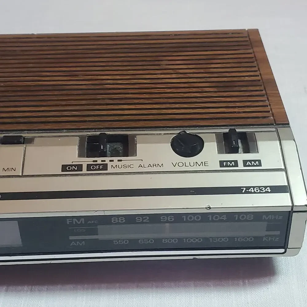 General Electric Alarm Clock Model 7-46308